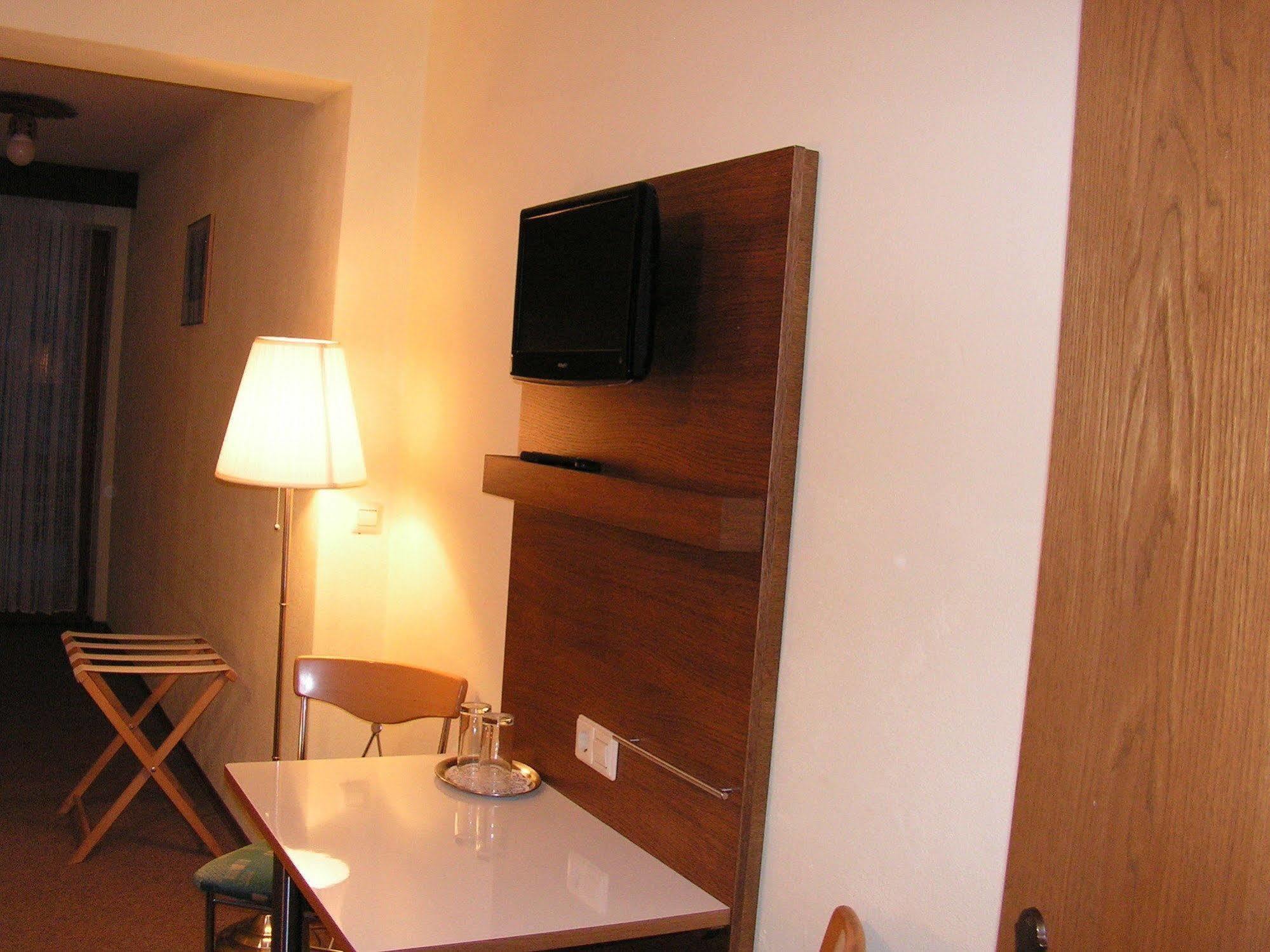Hotel Garni Haus Alpine - Chiemgau Karte Inkl Ruhpolding Ngoại thất bức ảnh