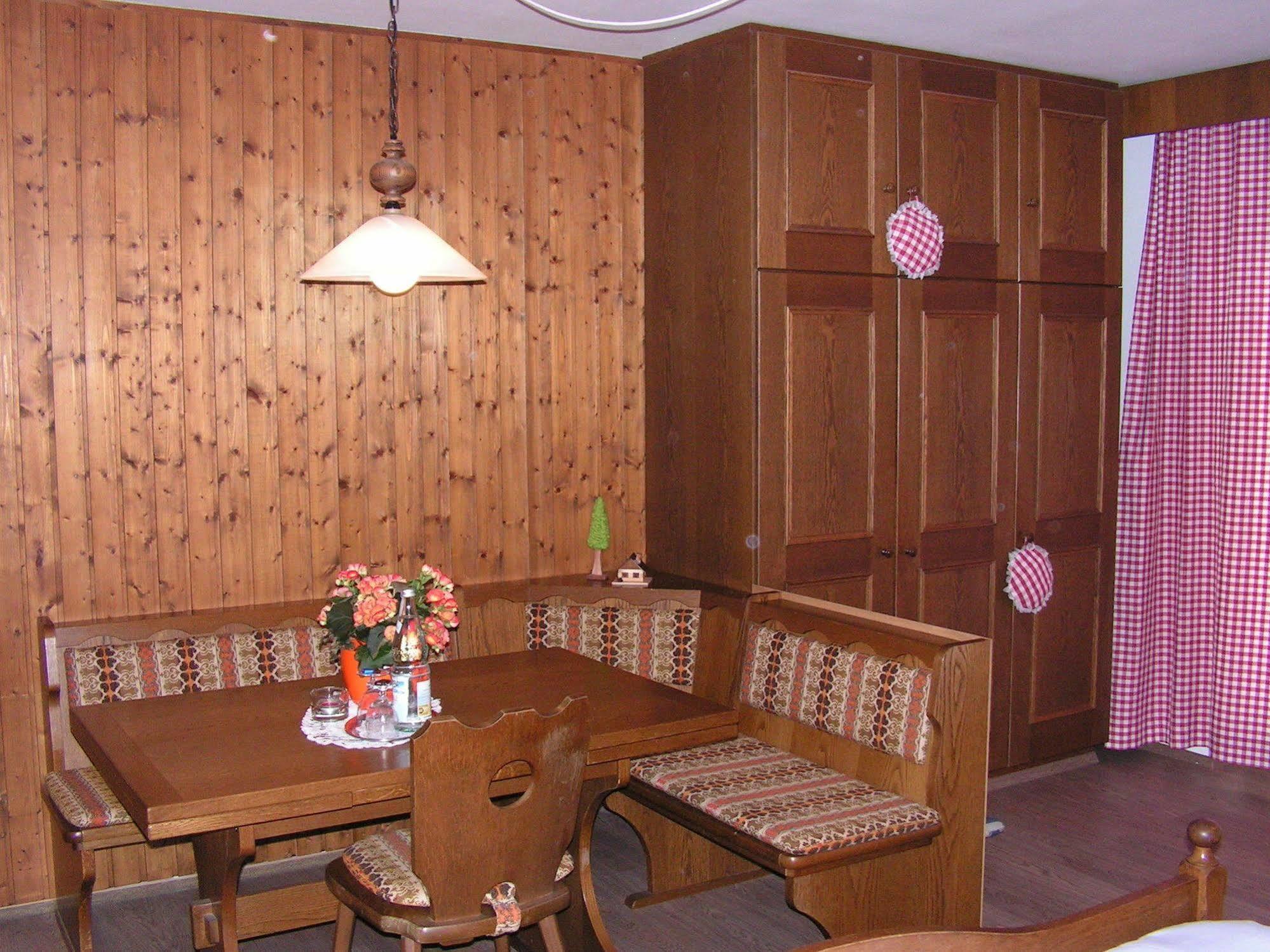 Hotel Garni Haus Alpine - Chiemgau Karte Inkl Ruhpolding Ngoại thất bức ảnh